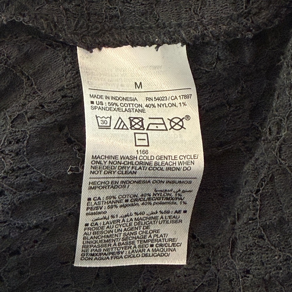 Old Navy Textured Lace Scoop Neck Top - Picture 13 of 13